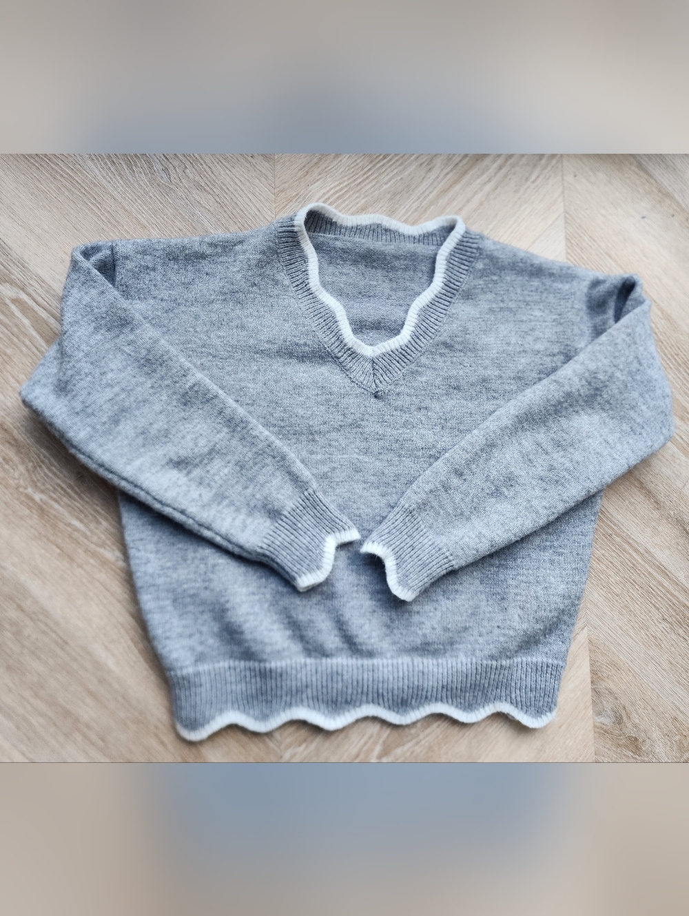 MissLook- Grey V-Neck Women's Sweater with Fantasy White Trim